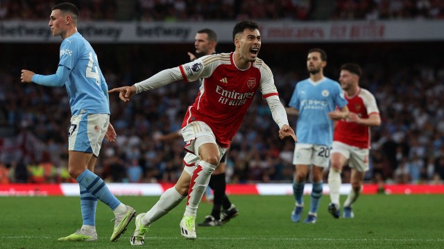 Arsenal y City ponen el liderato en juego en Etihad con el Liverpool a la espera
