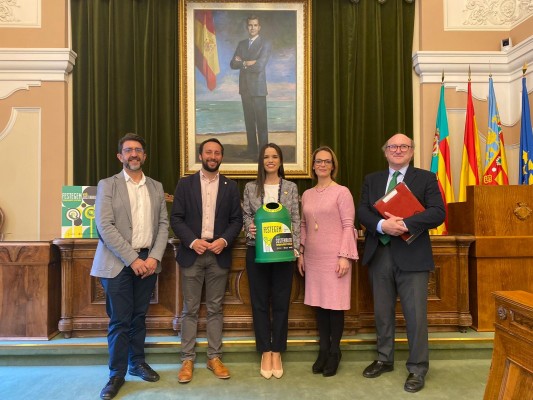 La colla ‘Aixó és aixina’ gana el sorteo de la campaña de fomento del reciclaje de Magdalena 