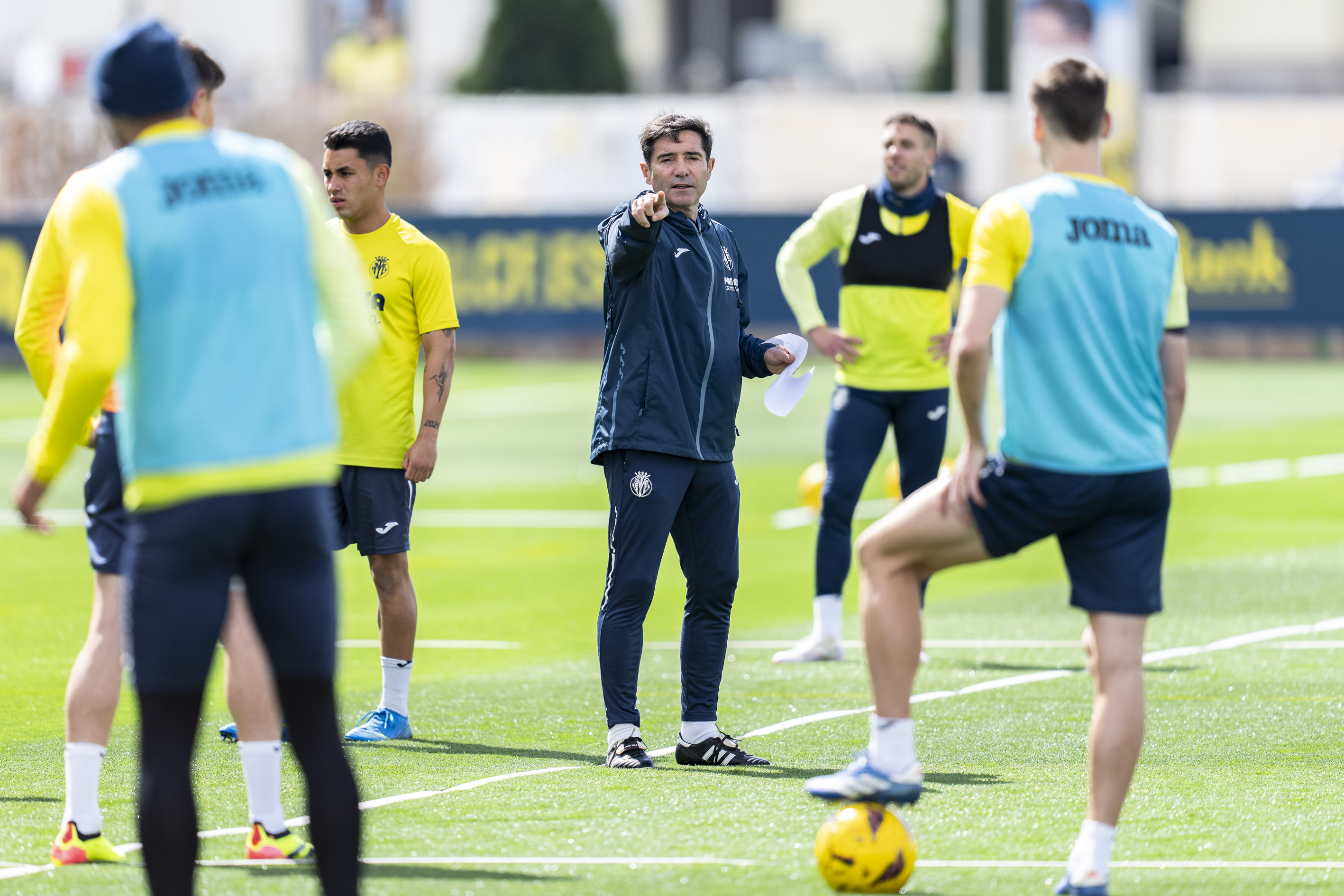 Marcelino trabaja en busca de una solución ante la ausencia de laterales
