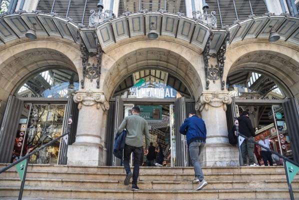 El Ayuntamiento y vendedores del Mercado Central abordan 