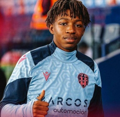Buba ya se entrena con el Levante, que espera todavía a Giorgi
