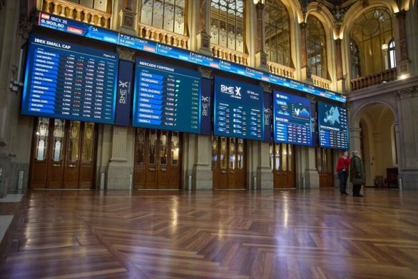 El Ibex 35 mantiene los 11.000 puntos en la apertura, antes del parón de la Semana Santa