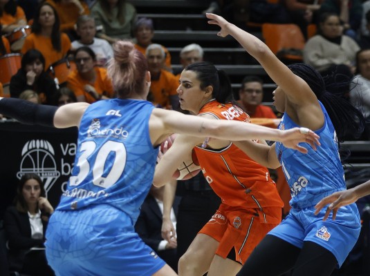 Derrota de Valencia Basket en la fiesta de la Copa en la Fonteta