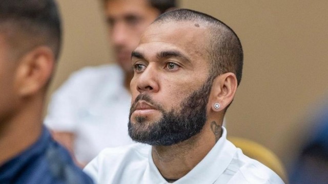 Dani Alves comparece por primera vez ante la Audiencia de Barcelona para certificar que no ha huido