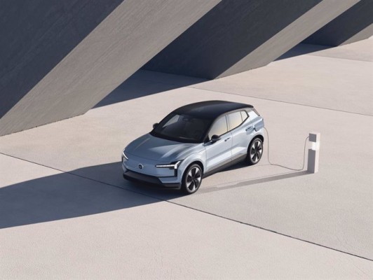 Volvo produce esta semana su último automóvil con motor de diésel
