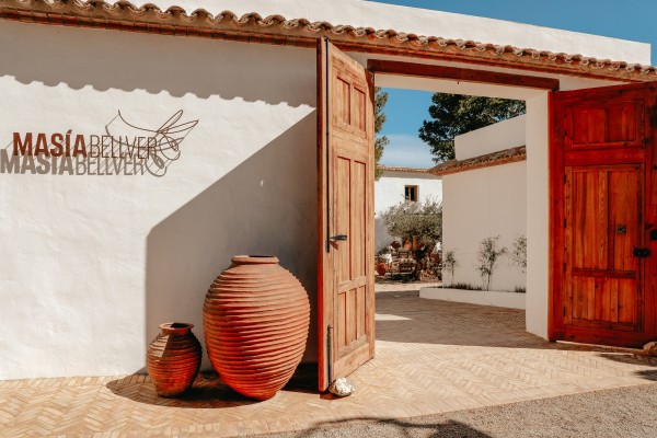 Los Calabuig suman servicios en Oropesa: abren un chiringuito junto a Platgetes y Masía Bellver