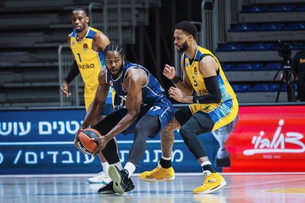 El Valencia Basket se queda corto ante un enrachado Maccabi y pierde opciones de 'play-in'