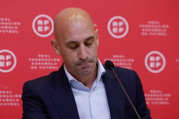 La Fiscalía pide 2 años y medio de prisión para Rubiales por el beso a Jenni Hermoso