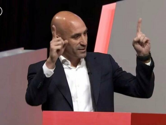 La Fiscalía pide 2 años y 6 meses de cárcel para Rubiales por el beso a Jenni Hermoso