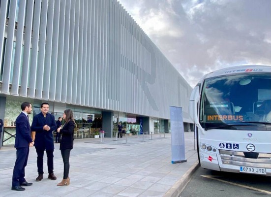 El aeropuerto de Corvera mejora su conexión con Murcia y Cartagena con más horarios de buses 