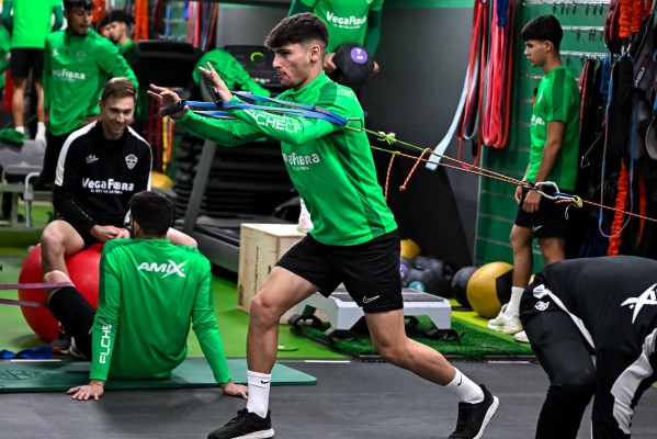 El Elche comienza a preparar la visita a Ferrol con la única ausencia de Diego González
