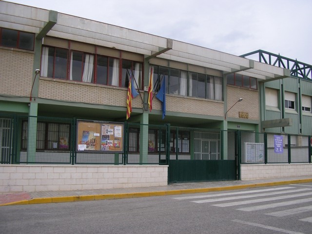 Petrer contempla una ubicación cerca del colegio Reyes Católicos para las aulas prefabricadas