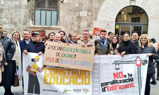 El PSPV exige ante el Palau que se construyan los centros pendientes en el Pla Edificant