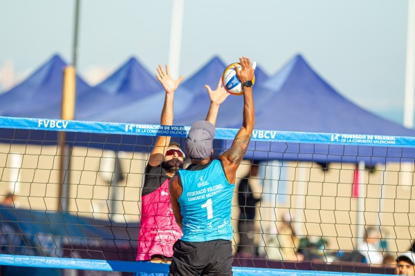 Alicante decide este domingo a los campeones del Circuito de Invierno de Vóley Playa