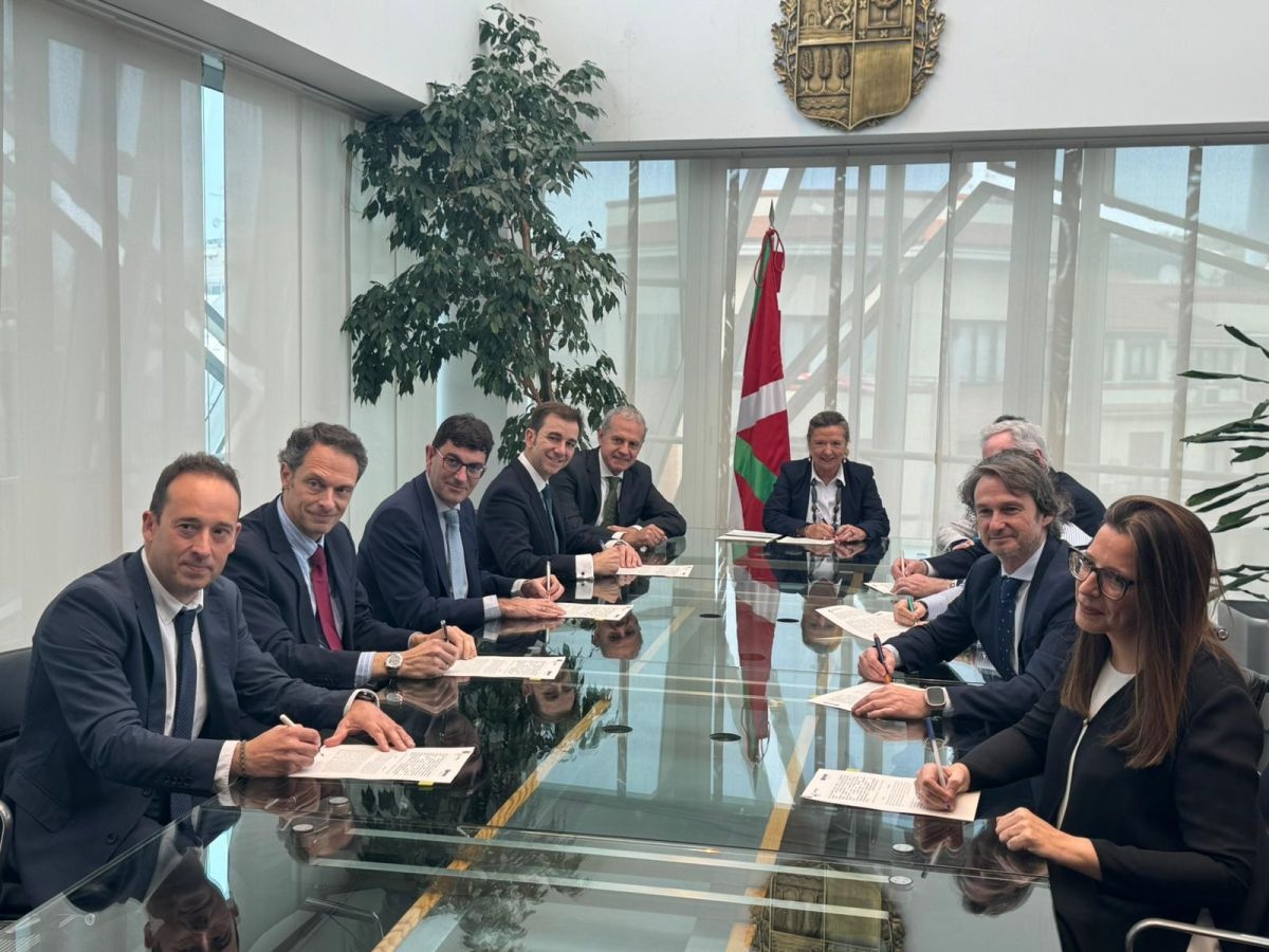 El Gobierno vasco y Cofares firman un convenio para luchar contra el desabastecimiento de medicamentos en la región
