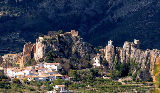 Guadalest restaurará el castillo de la Alcozaiba y el campanario