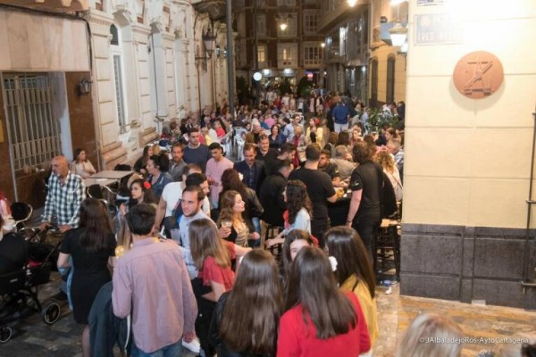 Las barras para las Cruces de mayo de Cartagena no podrán entorpecer el paso peatonal, la accesibilidad con movilidad reducida ni el acceso a portales