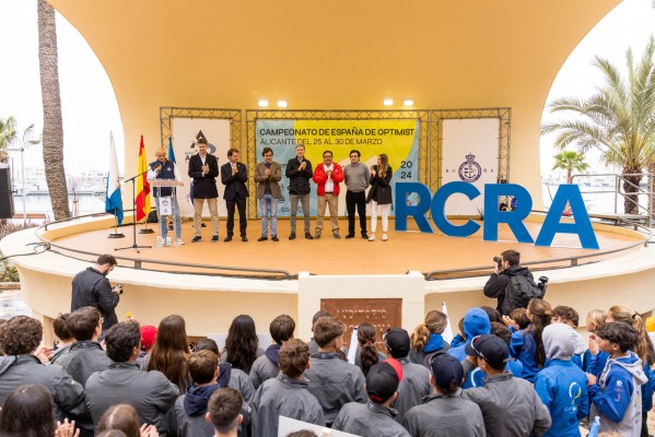 Alicante inaugura a lo grande el Campeonato de España de Optimist 2024 
