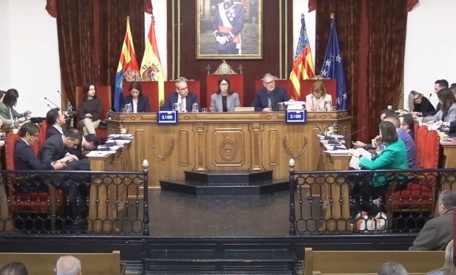 PP y Vox cambian de estrategia en el pleno de Elche: no debaten en el grueso de las mociones 