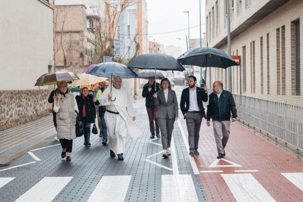 Carrasco visita las obras frente a la parroquia de San José Obrero, las primeras junto a la estación
