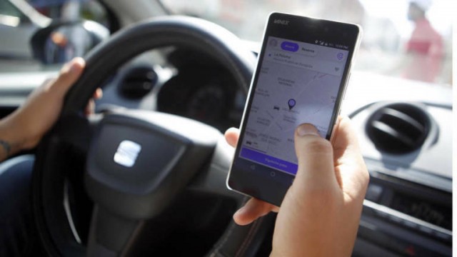 Elche pide licencias de taxi estacionales y acata la sentencia pendiente: libertad para contratar VTC
