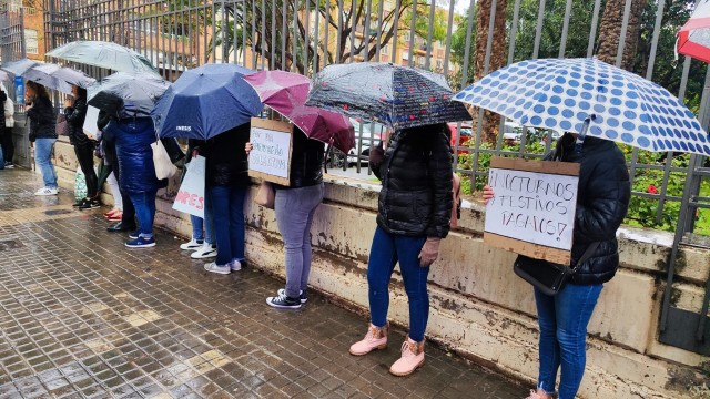 Trabajadores del Hospital La Salud se concentran para reclamar mejores condiciones laborales