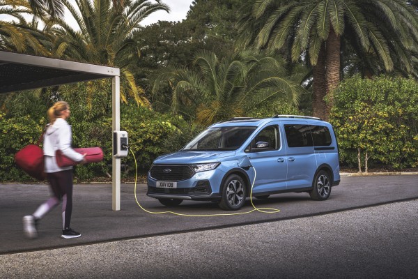 El Ford Tourneo Connect estrena sistema de propulsión híbrido enchufable (PHEV)