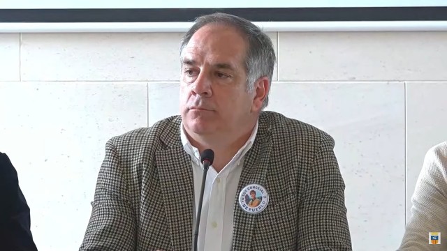 El PP de Sant Joan exhibe su orgullo con la chapa 