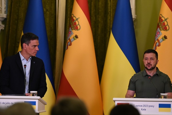 Sánchez conversa con Zelenski y se compromete a dar 
