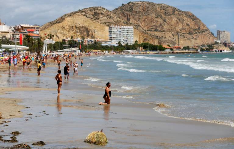 La Comisión Europea avala la excelencia en la calidad de las aguas de baño de Alicante