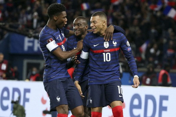 Un desliz de Tchouaméni 'confirma' el fichaje de Mbappé por el Real Madrid 