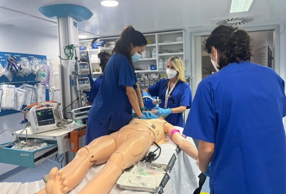 El Clínico incorpora un programa de simulación clínica para mejorar la atención del paciente crítico
