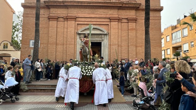 La celebración del Domingo de Ramos da inicio a la Semana Santa en los municipios de Castellón