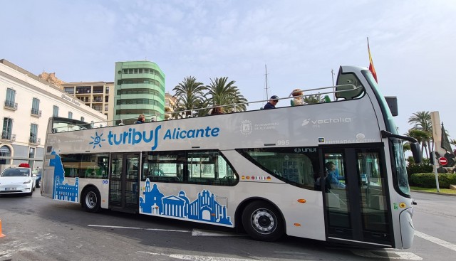 Alicante activa el Turibús con la Semana Santa para recorrer los lugares singulares de la ciudad

