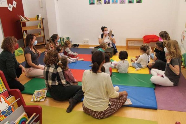 Benicàssim realiza un año más su programa de fomento de la lectura para los más pequeños

