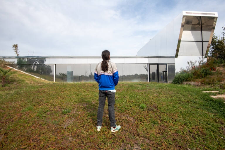 Del grafiti al muralismo y obras internacionales: en las entrañas de Neofvtvro, el estudio del ilicitano Demsky