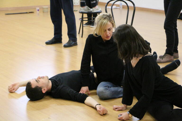 Benicàssim impulsa un taller de iniciación al teatro que ahonda en la expresión corporal y la técnica vocal