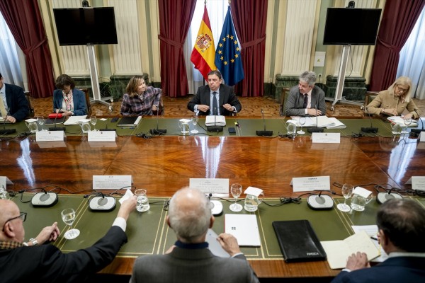 Planas descarta bajar el IVA al pescado, mientras que el sector pesquero lo califica de error