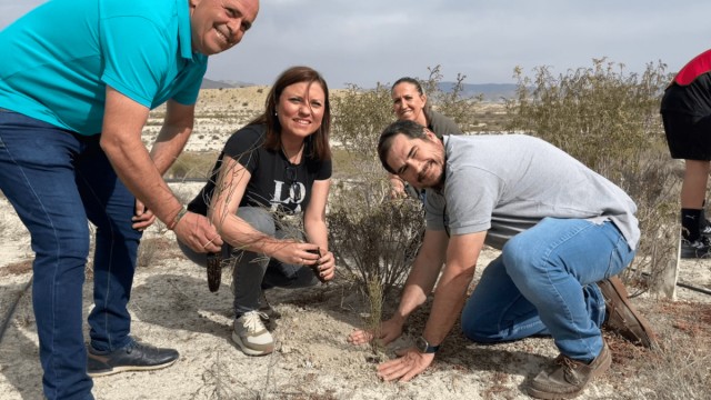 La Asociación de Áridos de la Región planta 1.500 árboles en la zona protegida de Ajauque y Rambla Salada
