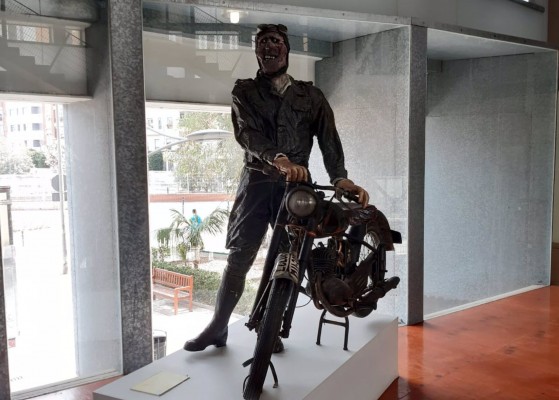Cultura rinde homenaje a Antonio Ballester con la exposición de su obra 'Otto y su moto' en el Centro Párraga de Murcia