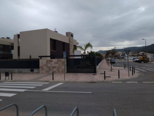 Tricenter Albamur S.L se queda con las dos parcelas subastadas en Montevida por 3,7 millones 