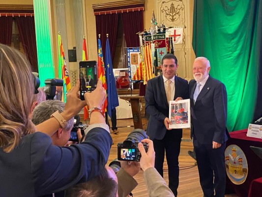La presentación de las revistas estrena la cuenta atrás para las Fiestas de Moros y Cristianos de Alcoy

