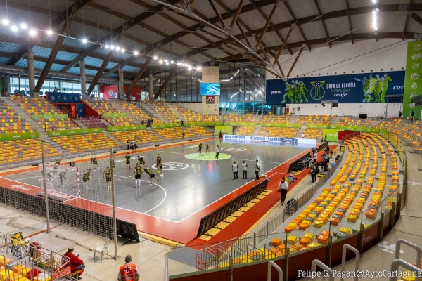 La Copa de fútbol sala y la Semana Santa unen pasión y deporte en el día grande de Cartagena