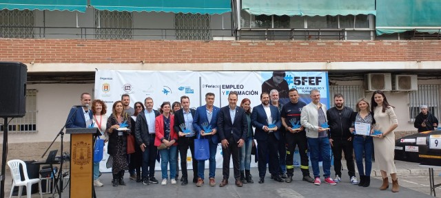 Alicante reúne a cientos de jóvenes en la quinta feria del empleo y formación en la Zona Norte