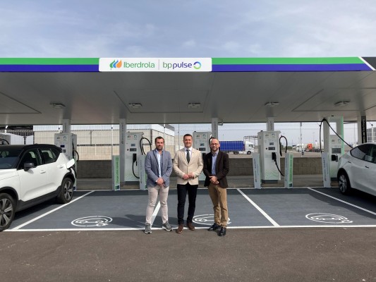 Iberdrola-bp pulse inaugura en Les Alqueries su primer hub de recarga eléctrica de Castellón 