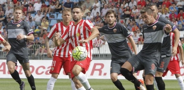 El Elche se reencuentra con el triunfo en Almería