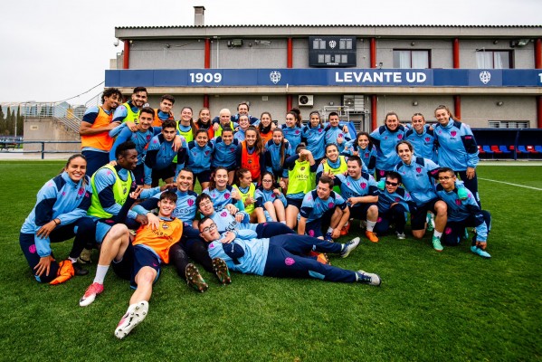 El Levante celebra el Día Mundial del Síndrome de Down con un emotivo entrenamiento