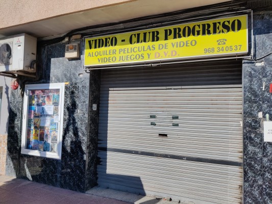 El fin de una era: cierra el último videoclub de Murcia