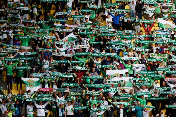 Los aficionados del Elche agotan las 405 entradas a 15 euros disponibles para el Ciutat de València
