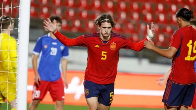 El juego aéreo de Yarek contribuye en el empate de España sub-19